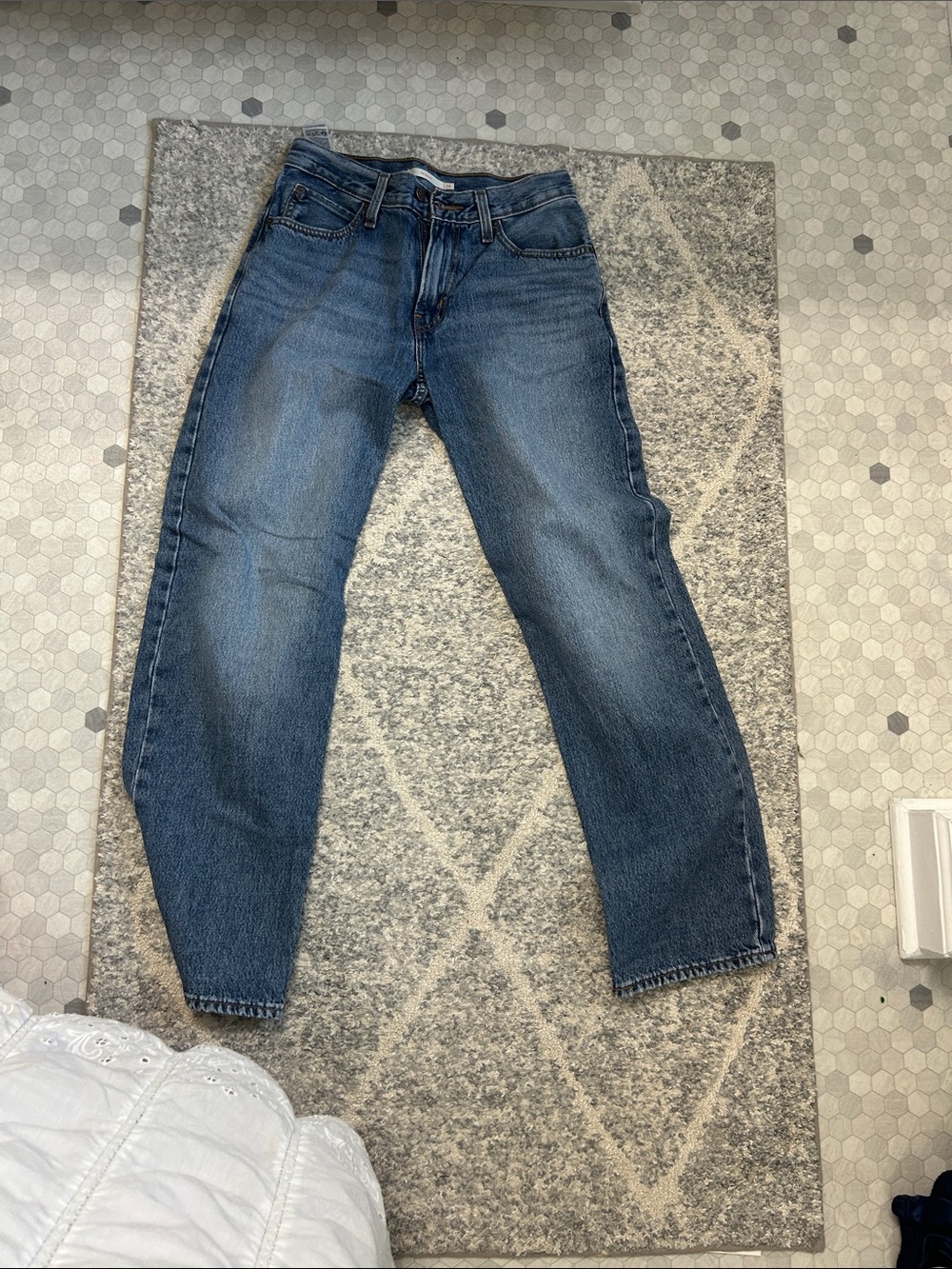 Levi's Women's Straight Leg Jeans in Medium Blue Wash